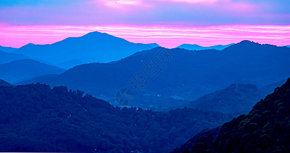 北卡罗利纳马吉吉谷的美丽自然风景山脉数控蓝色大路日落天线图片