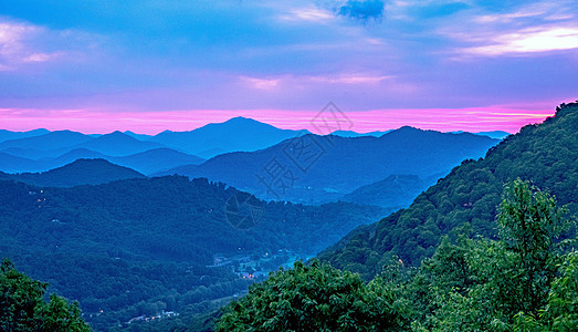 北卡罗利纳马吉吉谷的美丽自然风景大路日落数控蓝色天线山脉背景图片