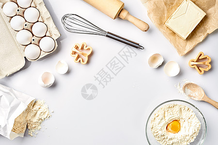 白桌上糕饼的烘烤成分调味品测量用具食物桌子厨房液体团体勺子食谱图片