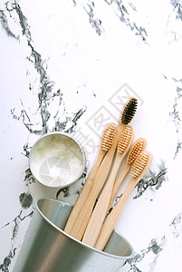 洗手间中竹牙刷 有复制空间的马贝尔背景刷子生物牙医塑料卫生回收生态木头竹子产品图片
