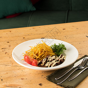 一道美味菜肴的特写 包括土豆丝 牛肉 酱汁和三明治桌子午餐食物盘子餐厅土豆美食图片