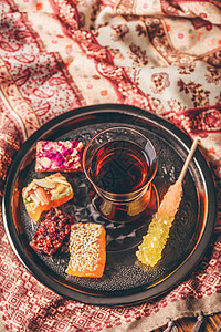 茶杯中 有东方的喜悦盘子水晶导航浆果小吃金属藏红花杯子甘蔗饮料图片