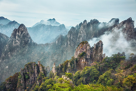 中国安徽黄山 更新黄山的露台天空石头风景国家地方旅行松树旅游森林爬坡图片