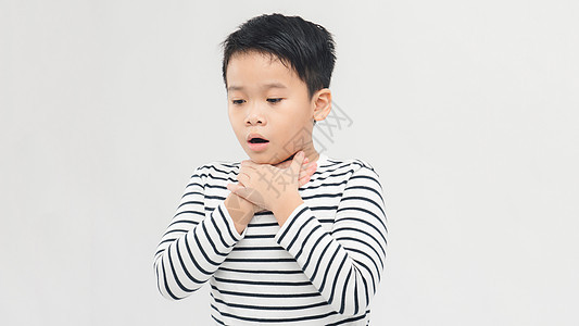 生病的小男孩喉咙痛或窒息不能不开心地呼吸 过敏概念男生孩子脖子感染发烧流感药品疾病温度痛苦图片