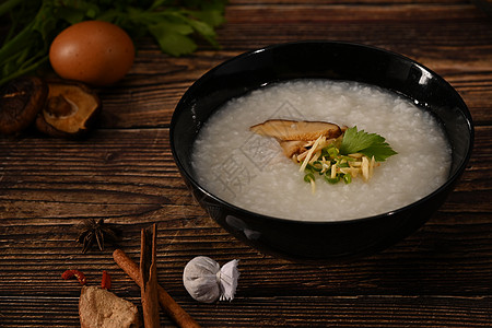 饭汁 米粥或煮软煮蛋的粥 蘑菇 切生姜和小菜炒瓜等图片素材
