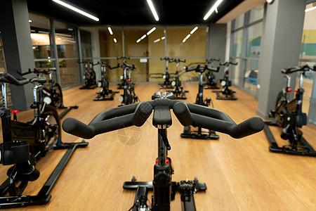 健身自行车车轮运动转向 ym 有氧运动机生活方式 从俱乐部身体运动中有氧运动的概念 适合骑行 运动型图片