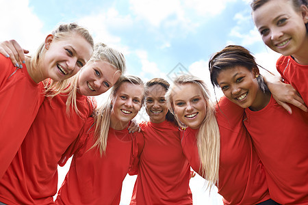 我们准备胜利了 一个全美女子足球队的肖像 站在外面赤手空拳图片