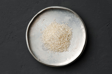 黑背景 缺乏食物 饥饿概念的碗里干饭堆积如泥粮食白色危机谷物小麦种子营养稀饭饮食盘子图片
