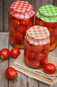 保护自制西红柿 食物 选择性重点香料蔬菜胡椒桌子烹饪厨房玻璃乡村装罐瓶装图片