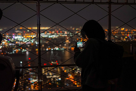 拍摄纽约夜景的摄影人建筑照片外国照明天文闪光街景景点屏幕金融背景图片