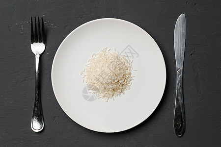 黑背景 缺乏食物 饥饿概念的碗里干饭堆积如泥粮食盘子白色危机饮食营养种子稀饭谷物烹饪图片
