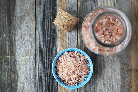 粉红喜马拉雅盐岩石玻璃岩盐美食水晶瓶子调味品粉色食物烹饪图片