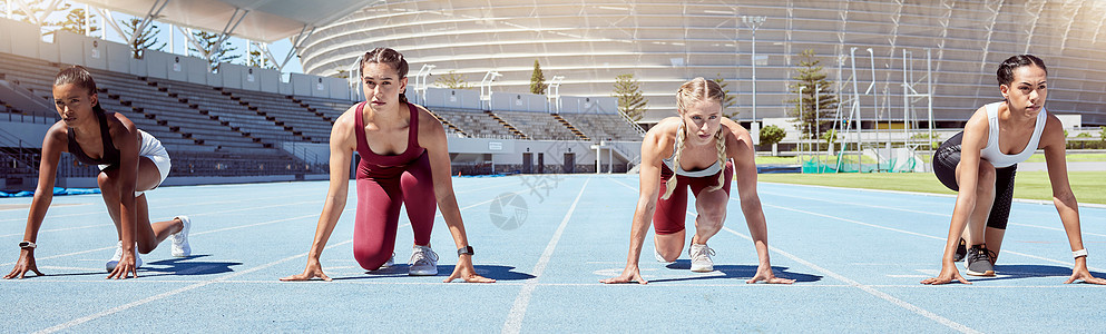 一群坚定的女运动员在体育场的运动跑道上开始冲刺或跑步比赛 专注和多元化的女性准备参加田径奥林匹克赛事图片