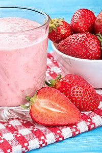 草莓鸡尾酒茶点饮食蓝色酸奶早餐粉色毛巾玻璃红色果汁图片