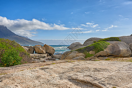 西开普坎普斯湾的岩石海岸线 海景  坎普斯湾 桌山国家公园 开普敦 南非天空风景边缘阳光摄影蓝色卵石场景海滩水域图片