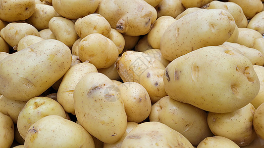 在巴西超市出售的英文土豆堆叠黄色食物价格销售营养收成团体健康小土豆糖类图片