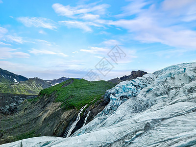 冰岛Jokulsarlon冰川上的蓝色冰层的近距离观察环境峡湾风景气候材料旅行风暴探索冰山天空图片