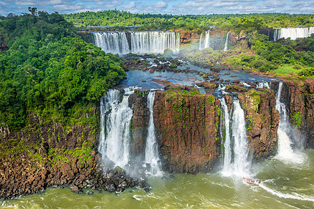 前往巴西与阿根廷接壤的伊瓜祖瀑布图片
