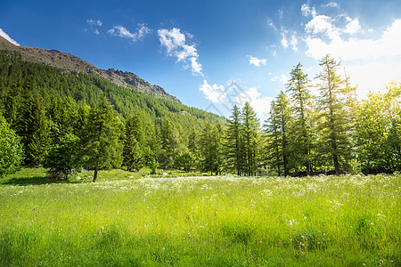 意大利北部日出时的高山风景高清图片