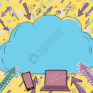 在膝上型计算机 手机 箭头和闪电上方的云中写的重要消息 手机和电脑在多云框架中呈现的重要信息海报景观蓝色桌子城市互联网电脑显示器图片
