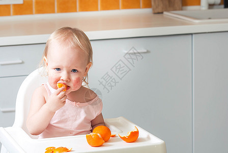 长着食物过敏的可爱小孩幼儿童年女孩药品疾病皮炎疼痛症状湿疹医疗皮肤图片