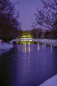 冬季下雪时的埃斯基泽希尔波尔苏克河建筑学城市火鸡房屋蓝色渠道地标旅行旅游场景图片