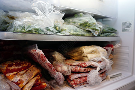 冷冻的冰冻肉类和蔬菜图片