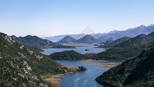 沿河流向黑山Skadar湖国家公园通航图片