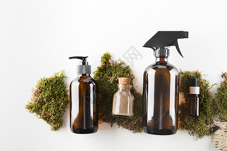 生态化妆品概念 在玻璃瓶中不塑料回收玻璃液体女士笔芯肥皂洗发水瓶子酒吧温泉图片