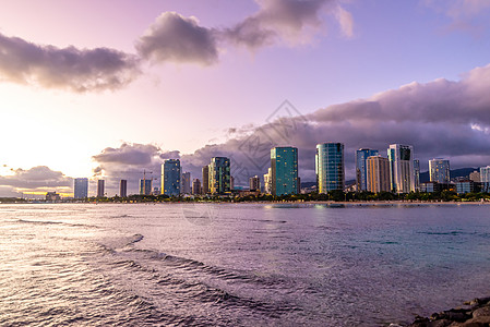 Oahu夏威夷Waikiki海滩日落橙子码头多云红色建筑物景观天空蓝色热带粉色图片