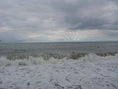 海上暴风雨 海岸风暴警报 大海浪在风暴中天气海景支撑天空航行波浪蓝色泡沫环境危险图片