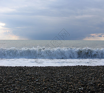 海上暴风雨 海岸风暴警报 大海浪在风暴中危险支撑飞溅旅行海洋海域天气泡沫海景力量图片