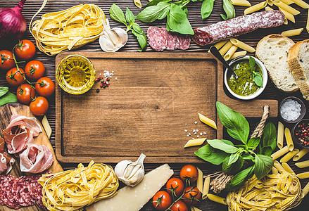 意大利传统食品和开胃菜意大利胡椒木板草本植物午餐面包菜单香肠火腿桌子餐厅图片
