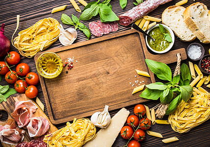 意大利传统食品和开胃菜意大利乡村蔬菜木板香蒜小吃美食桌子香肠胡椒框架图片