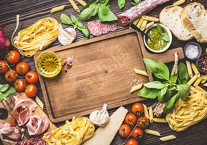 意大利传统食品和开胃菜意大利蔬菜木板小吃餐厅午餐美食火腿框架草本植物菜单图片