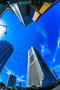 横滨陆石塔和平板航空商业鱼眼蓝色摩天大楼房子标大厦蓝天建筑房地产街景图片