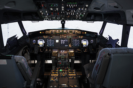 无人驾驶电子飞行导航板的飞机驾驶员驾驶舱图片