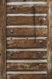 这座城市老院子里的旧木制门框架出口装饰安全房子入口建筑门把手金属木头图片