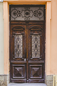 这座城市老院子里的旧木制门门把手安全框架入口装饰歌谣古董木头风格金属图片