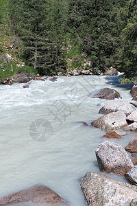 美丽的暴风山山水中流淌着奶油的鲜黄河自然保护区荒野溪流流动风景公园旅行环境运动岩石图片