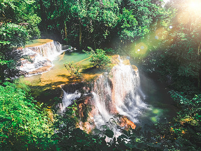 泰国北碧府的瀑布东南亚丛林景观与热带雨林深处的级联瀑布令人惊叹的绿松石水 旅游景观和目的地溪流墙纸荒野旅行风景公园岩石天堂石头彩图片