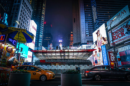 纽约时报广场夜景TIMESQUARE城市旅游景观广场摩天大楼时代标牌景点男人外国背景图片