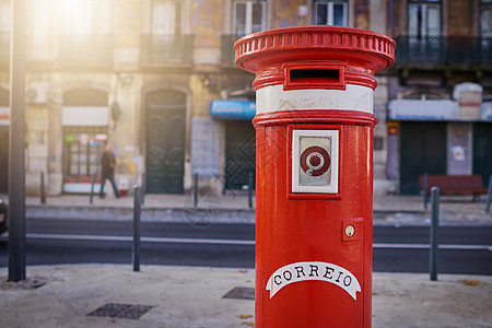 红信箱白天独自在城外站着 他随时随地听候您的吩咐 如果你想寄信的话图片