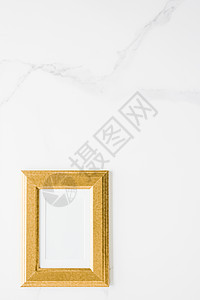 大理石上的金色相框 平面模型  装饰和模型平面概念平铺风格海报艺术品打印网店摄影样机艺术桌子图片