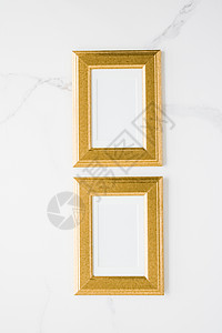 大理石上的金色相框 平面模型  装饰和模型平面概念打印房间海报风格金子桌子艺术品艺术摄影画廊图片