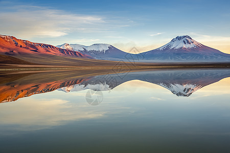 智利阿塔卡马沙漠的莱吉亚湖沉积和火山景观阳光蓝色摄影旅游高原国际地方地标金色荒野图片