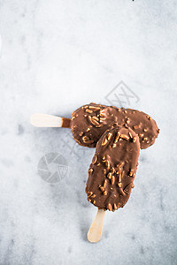 巧克力杏仁冰淇淋     糕点和甜食型概念盘子坚果餐厅甜点食物咖啡食谱可可烹饪生日图片