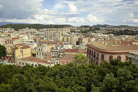 Cagliari的城市规划爬坡海滩建筑海景假期海洋首都观光旅行全景图片