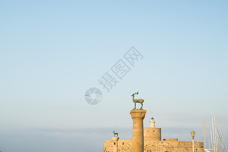圣尼古拉斯堡垒在 Mandaki 港 罗得岛 Greece the 著名的鹿 海岛的象征之一 希腊 著名旅游目的地看法建筑学签证图片