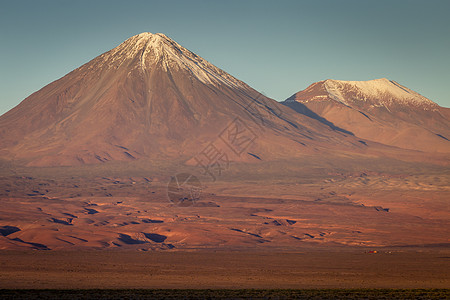 日出时的利坎卡布火山 智利 南美洲阿塔卡马沙漠地貌气候田园草原戏剧性目的地普纳荒野火山摄影风景图片